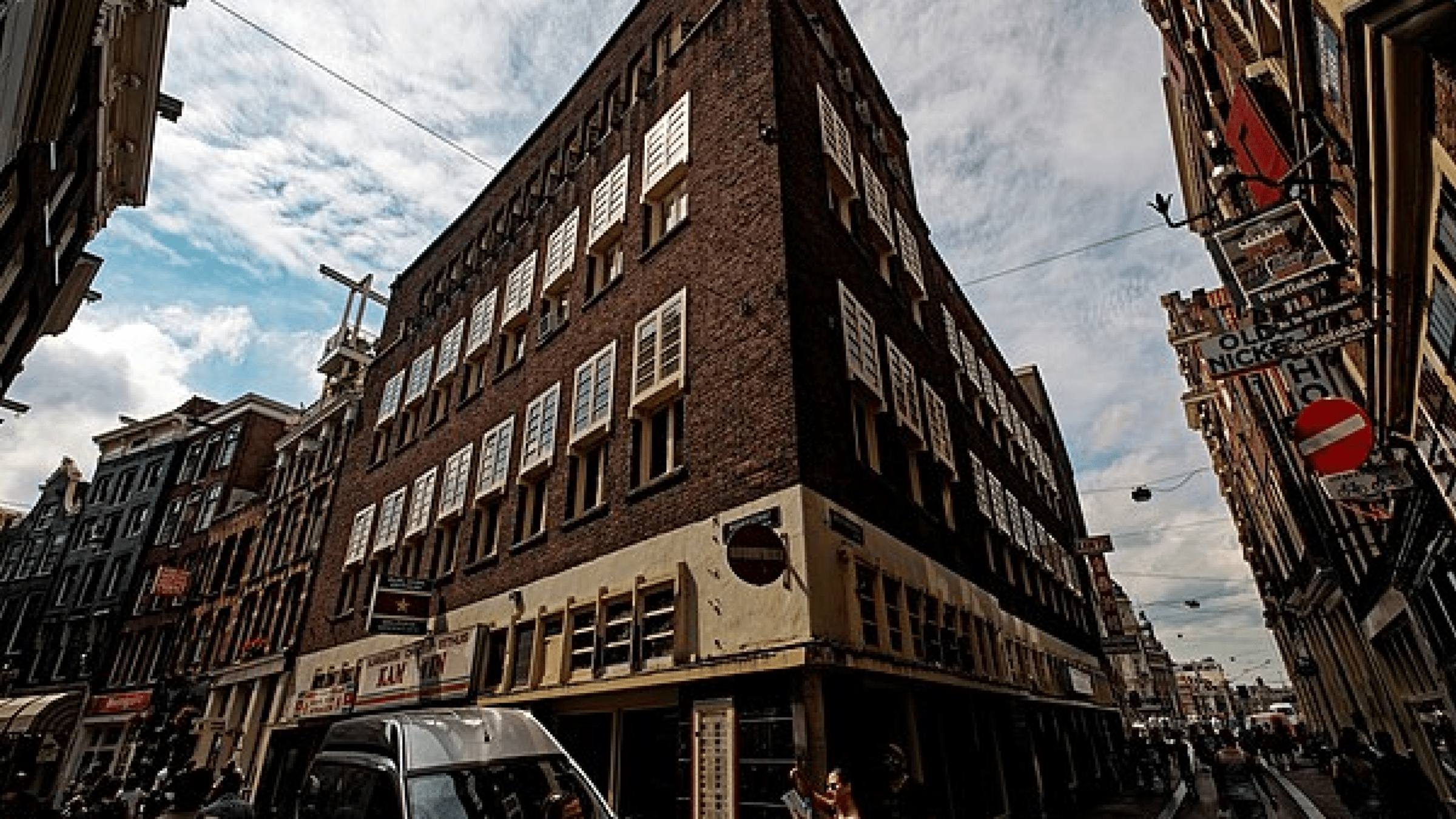 School in Amsterdam Bron: Wikimedia Commons (Txllxt TxllxT)