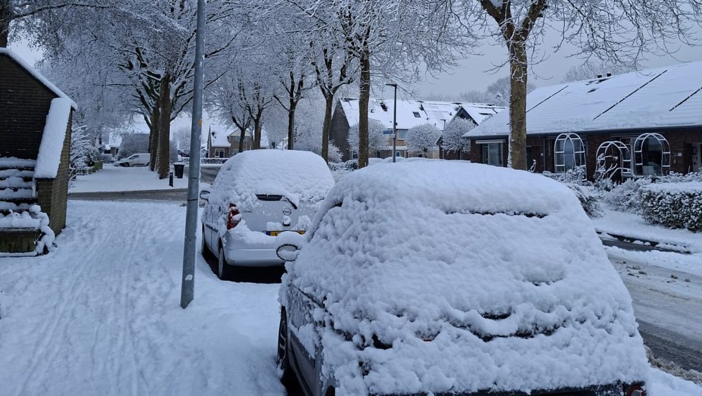 Street die ongesneeuwd is. Keyphrase: Zout Bron: Morgan Domagala