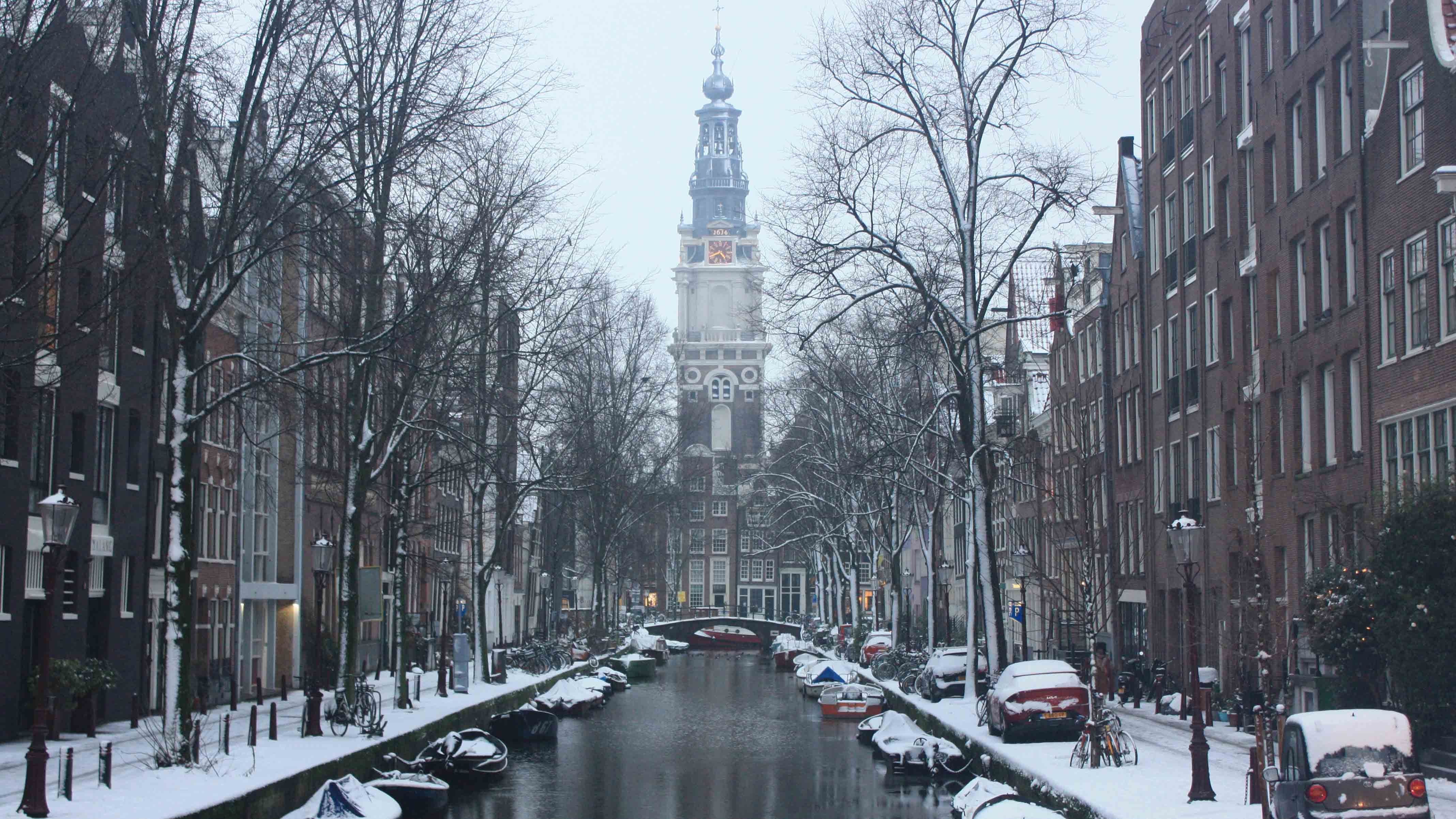 uitzicht van de Staalmeestersbrug in de winter