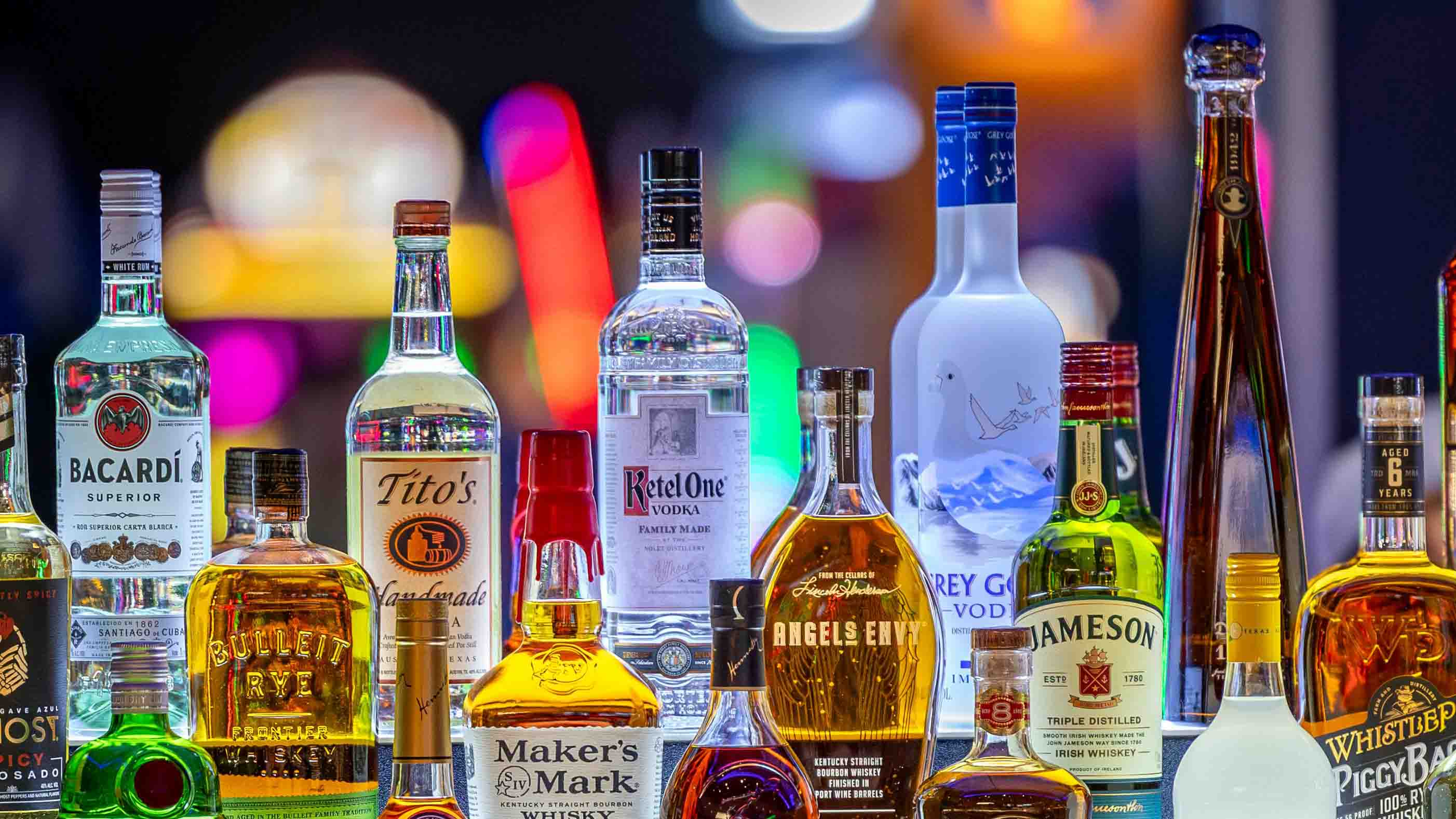 verschillende alcohol flessen.