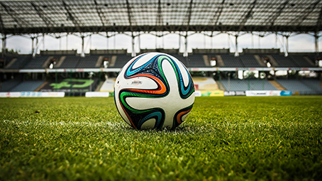 voetbal op een voetbal veld